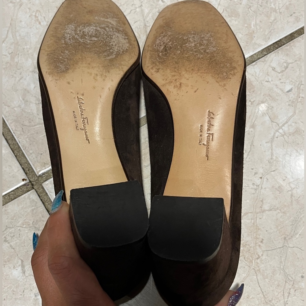 SALVATORE FERRAGAMO Luxe Brown Suede Block Heel Pumps Sz 8 $425 Chic Trendy - Picture 3 of 5